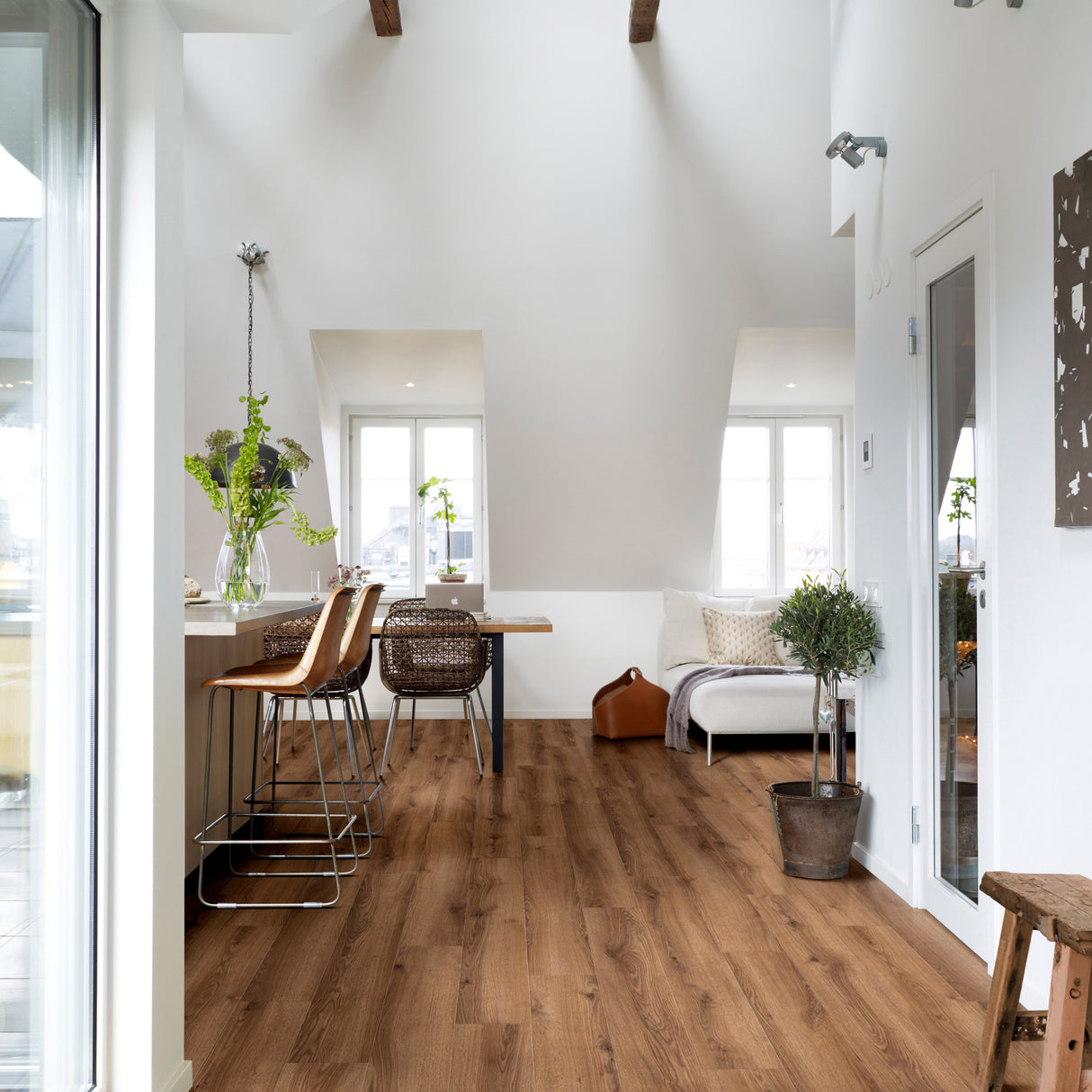 Furlong Aurora LVT
